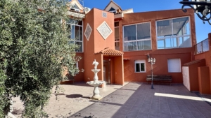 Villa in Benalmádena